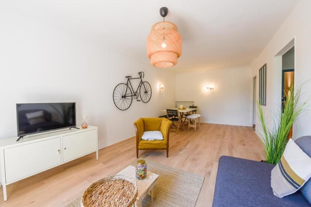 Charmant Logement Plein Pied Au Coeur Du Village Castelculier Exterior foto
